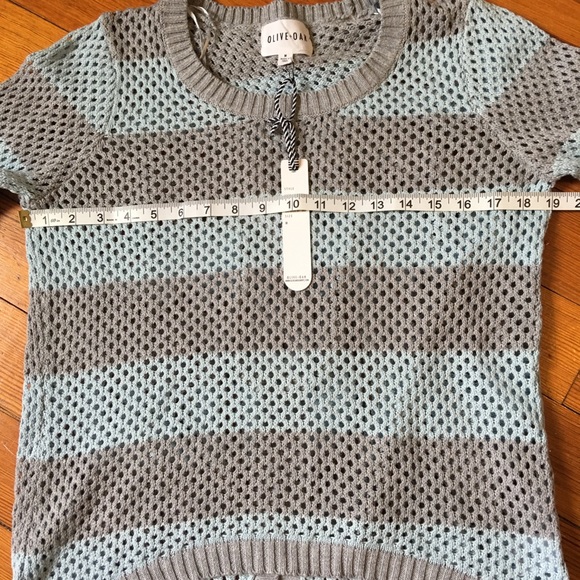 OLIVE & OAK High/Low Split Back Sweater Top NWT - Picture 6 of 8